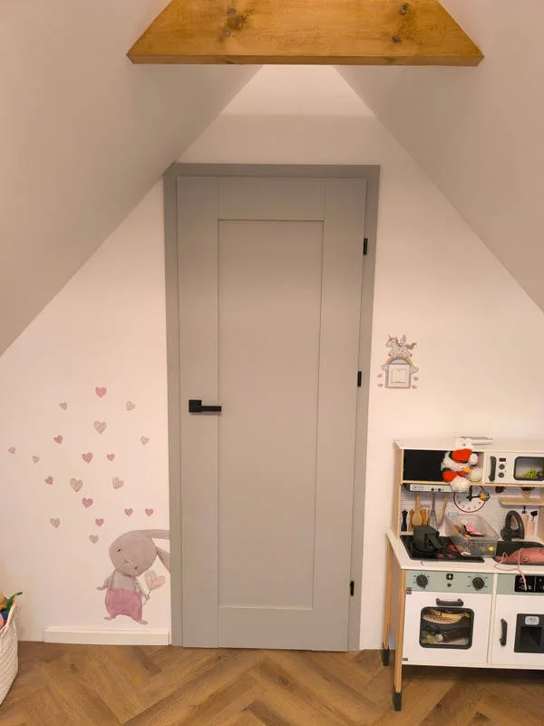 Drzwi pod skosem po montażu